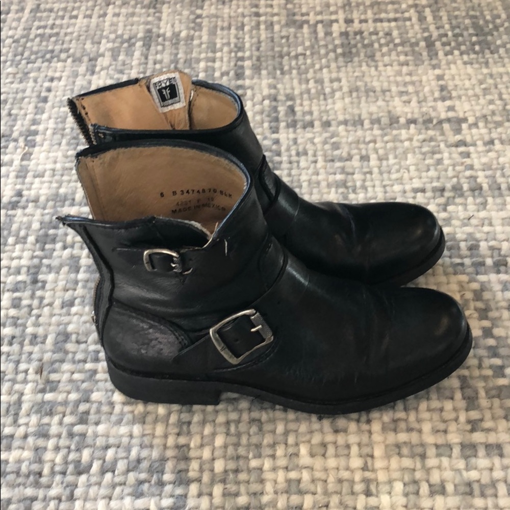 Like New!! Frye black boot size 6